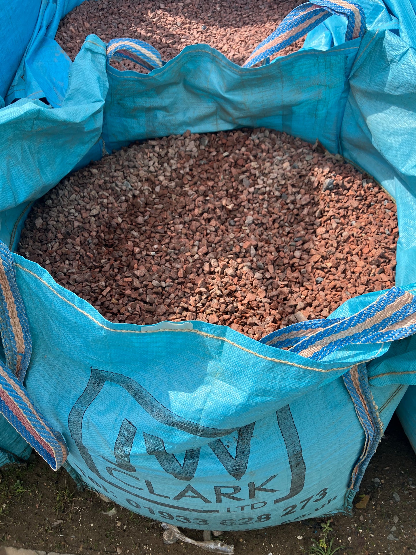 Deep red stone chippings Jumbo Bag 800kg